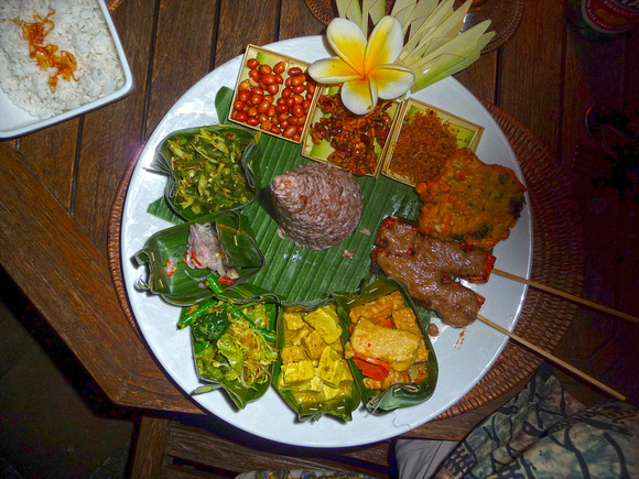Nasi campur: rice & multiple savouries in banana leaf dishes