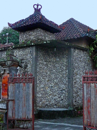 An "ordinary" stone wall.